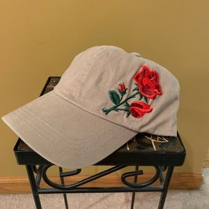 Classy ball cap!🌹